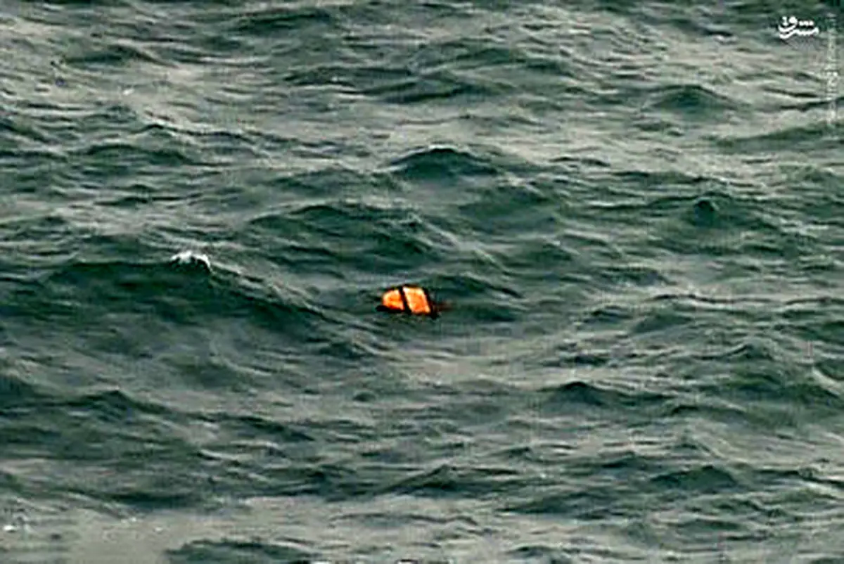 پیداشدن قطعاتی از هواپیمای مالزیایی/ تصاویر