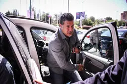 علی دایی و این همه موبایل/عکس