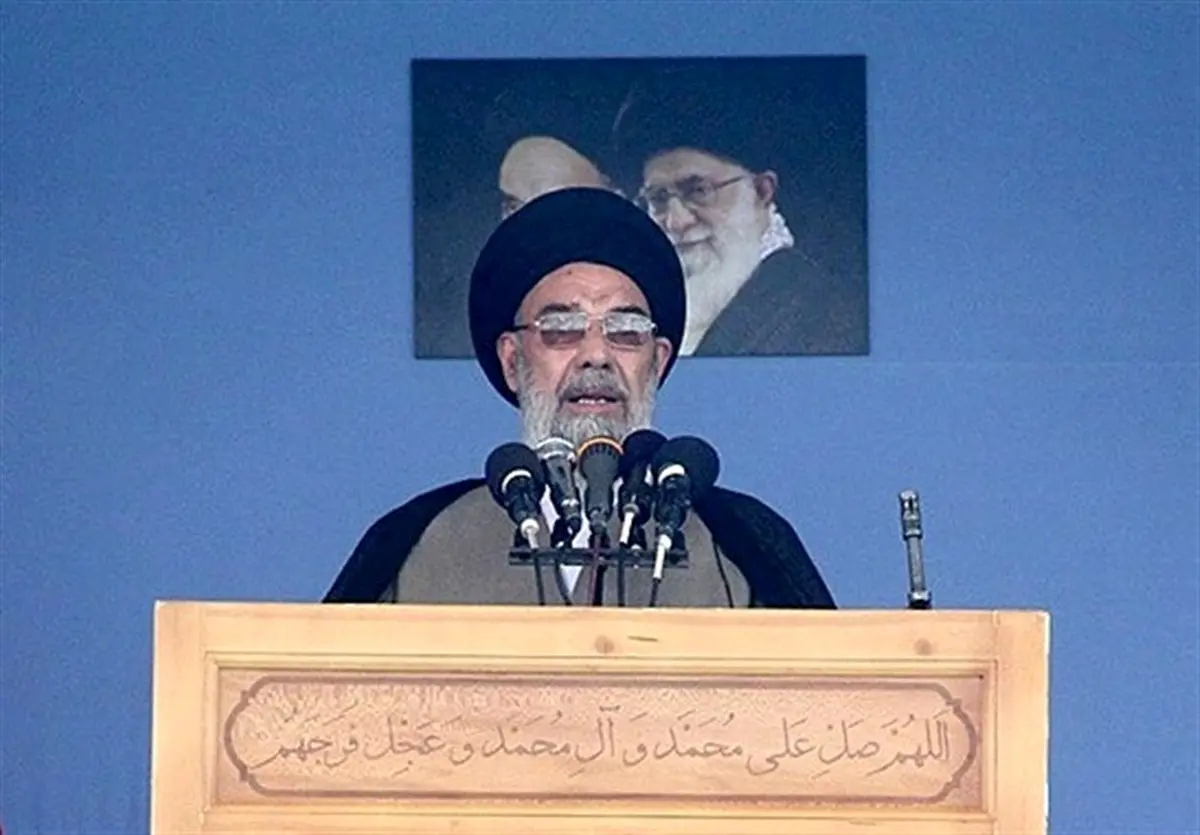 امام جمعه اصفهان: از رفتن به حج نترسید؛ آنجا خانه خداست/ ارزش زن این نیست که خود را برای دیده شدن آرایش کند/ نباید مثل دنیا که زن را همانند کالا می‌دانند با زنان ما برخورد شود/ زن می‌تواند پزشک و معلم باشد