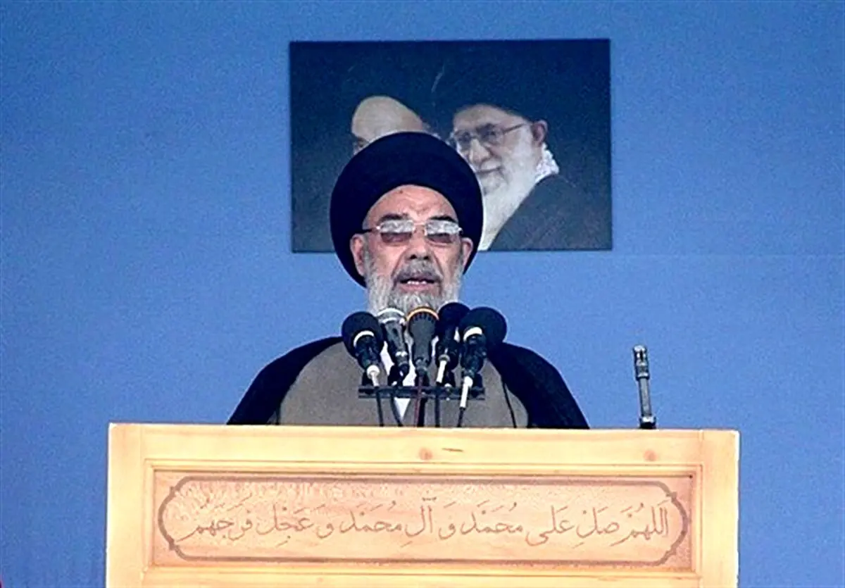 امام جمعه اصفهان: از رفتن به حج نترسید؛ آنجا خانه خداست/ ارزش زن این نیست که خود را برای دیده شدن آرایش کند/ نباید مثل دنیا که زن را همانند کالا می‌دانند با زنان ما برخورد شود/ زن می‌تواند پزشک و معلم باشد