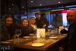 عکسی از نیکی کریمی کنار پدر و مادرش در استانبول