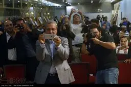 تلفن همراه آقای وزیر!/عکس