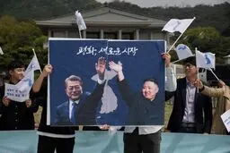 نصب پرچم‌های اتحاد مجدد دو کره در آستانه دیدار "اون" و "مون"