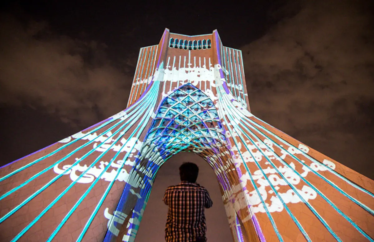نورباران برج‌آزادی توسط هنرمند آلمانی/تصاویر