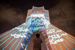 نورباران برج‌آزادی توسط هنرمند آلمانی/تصاویر