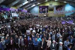 حواشی تصویری سخنرانی روحانی در جمع مردم قزوین