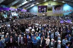 حواشی تصویری سخنرانی روحانی در جمع مردم قزوین