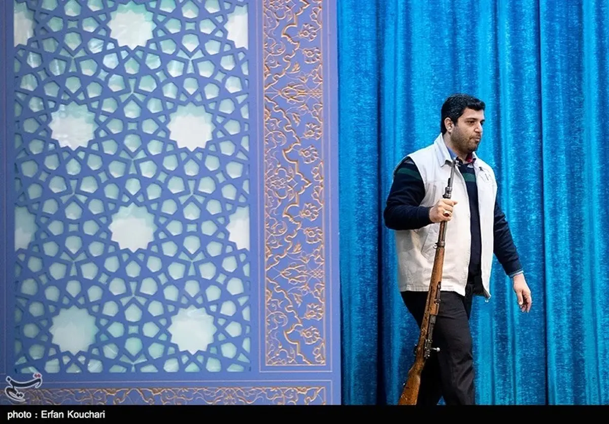 عكس: اسلحه امام جمعه تهران