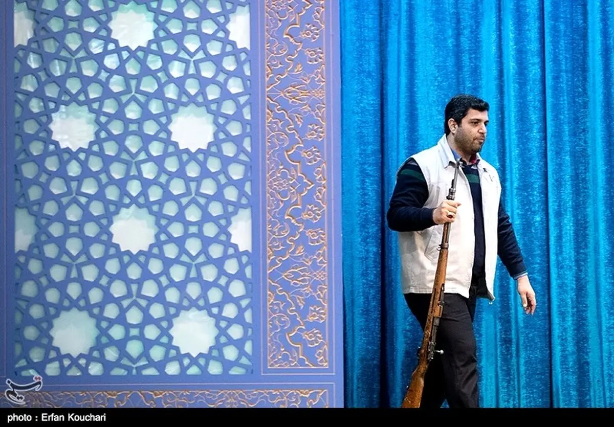 عكس: اسلحه امام جمعه تهران