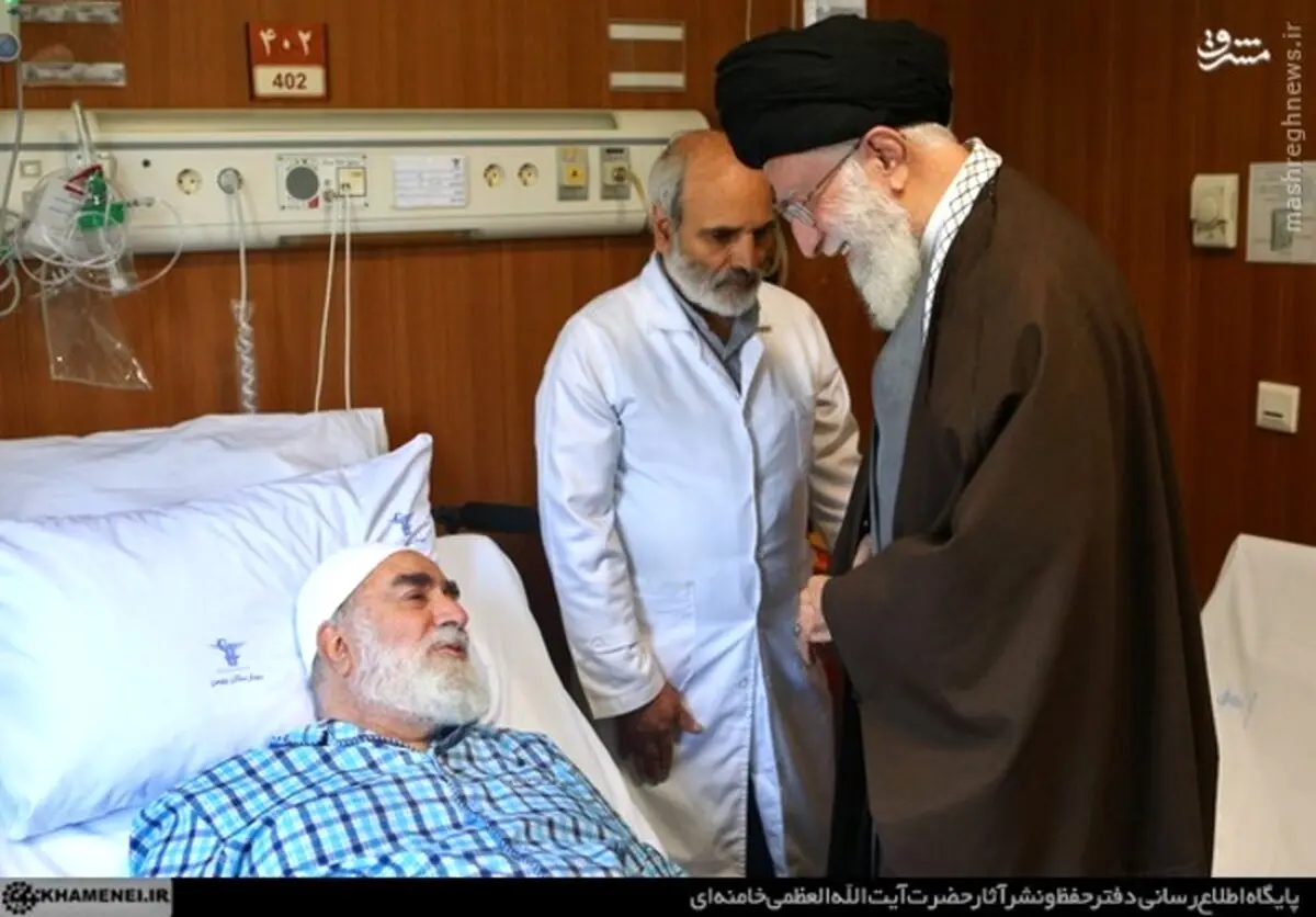 عیادت رهبر انقلاب از حجت‌الاسلام‌ گلپایگانی/ عکس