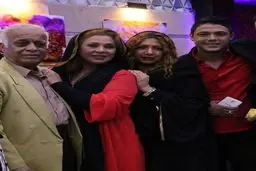 نسرين مقانلو در كنار پدر و خواهر و پسرش/عکس