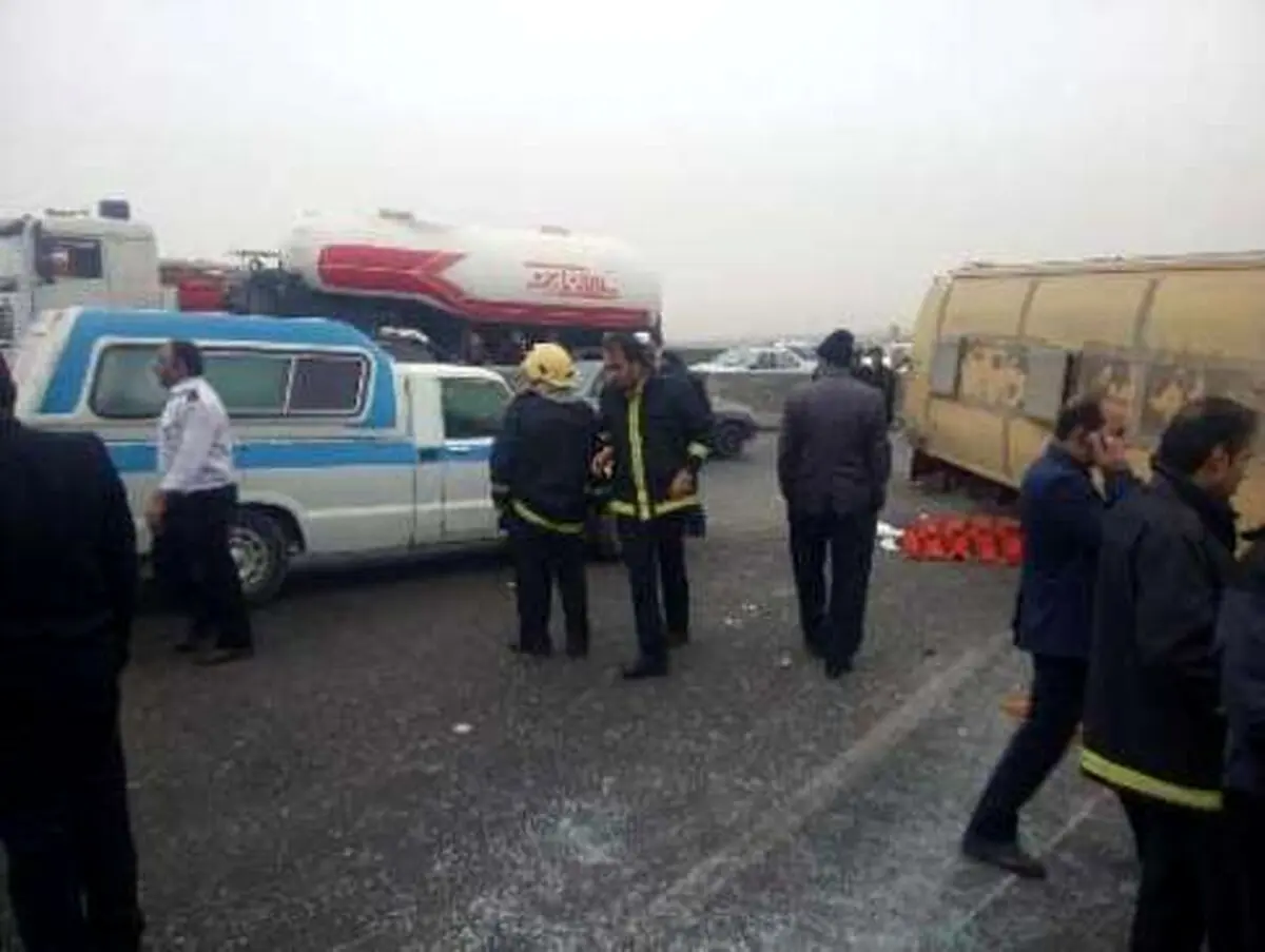 2 کشته در حادثه واژگونی اتوبوس دانشجویان در جاده اصفهان/عکس