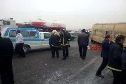 2 کشته در حادثه واژگونی اتوبوس دانشجویان در جاده اصفهان/عکس