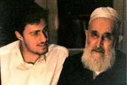 عکسی از جوانی سید حسن خمینی در کنار پدر بزرگ مادری
