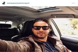 سلفی بابک جهانبخش در خودرو لوکس/ عکس