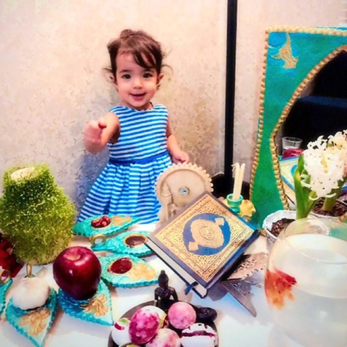 تصویر دیدنی از دختر رضا صادقی در کنار سفره هفت سین