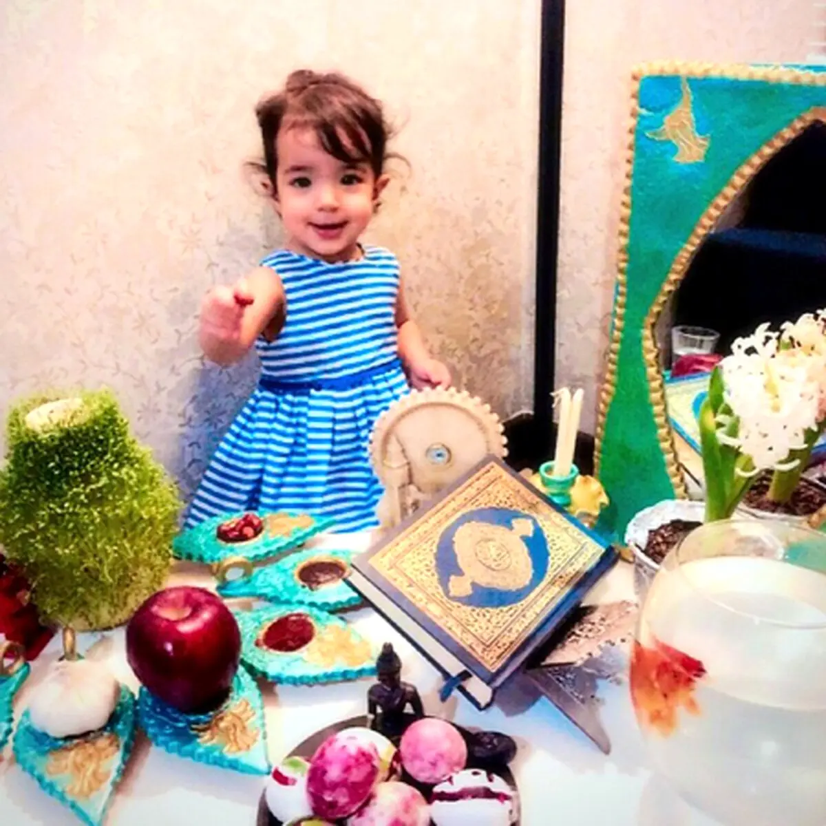 تصویر دیدنی از دختر رضا صادقی در کنار سفره هفت سین