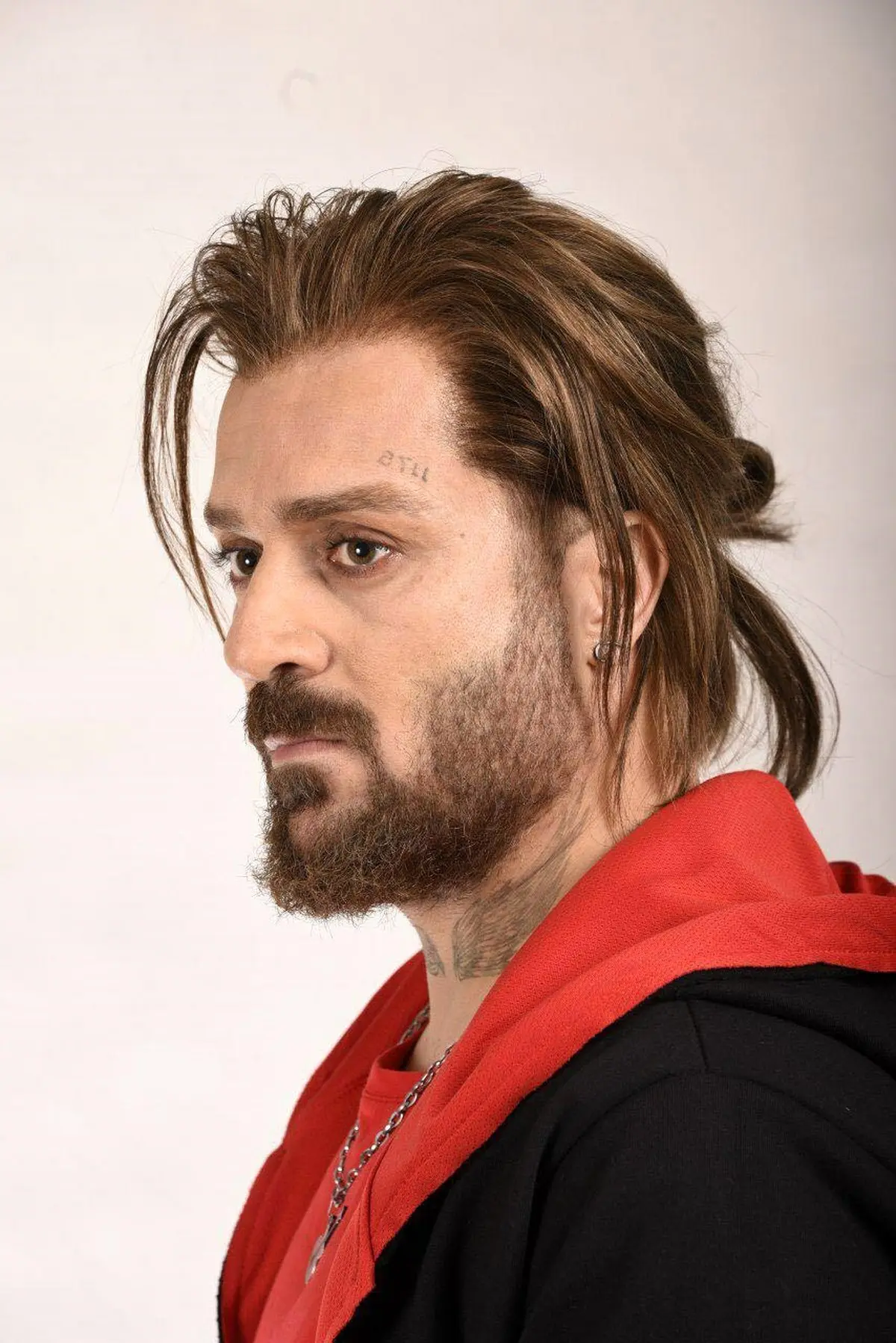 تصویری از گریم متفاوت بازیگر «پایتخت» در فیلم جدیدش