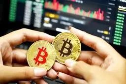 احتمال کاهش قیمت بیت‌کوین تا ۷۱۰۰۰ دلار