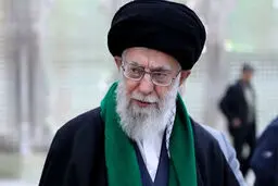 حضور رهبر انقلاب در منزل شهید سردار همدانی