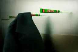 تبلیغ خلاقانه چسب قطره‌ای/ عکس