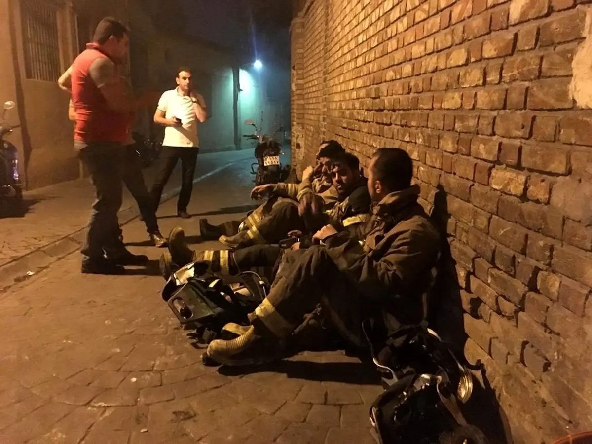 حریق بزرگ پاساژ در تهران /از شمار مصدومان آماری در دست نیست /مصدوم شدن ۳ اتش نشان+تصاویر