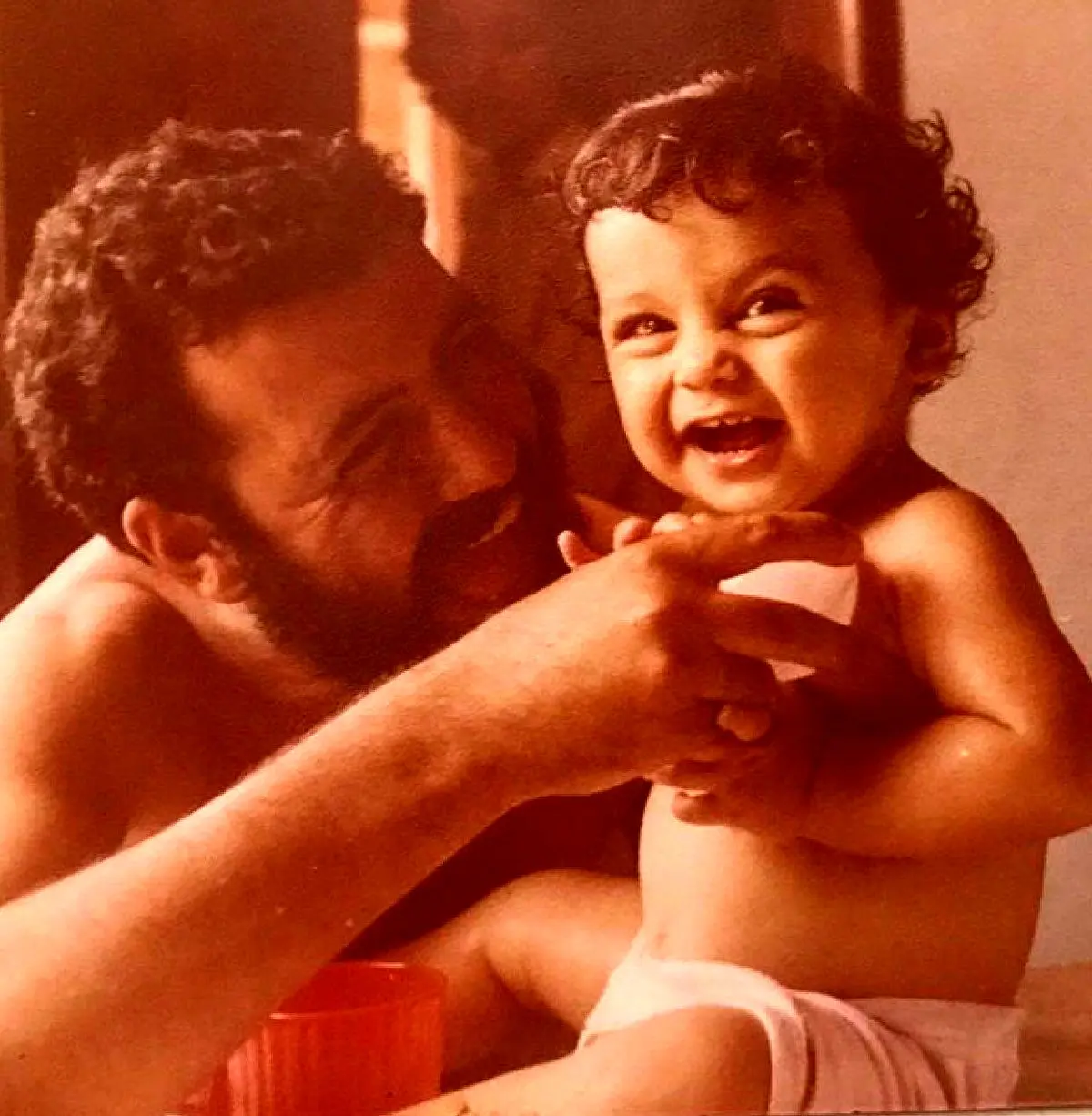 خاطره بازى مارال فرجاد با انتشار تصويرى از دوران خوش كودكى در كنار پدرش/عکس