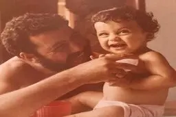 خاطره بازى مارال فرجاد با انتشار تصويرى از دوران خوش كودكى در كنار پدرش/عکس