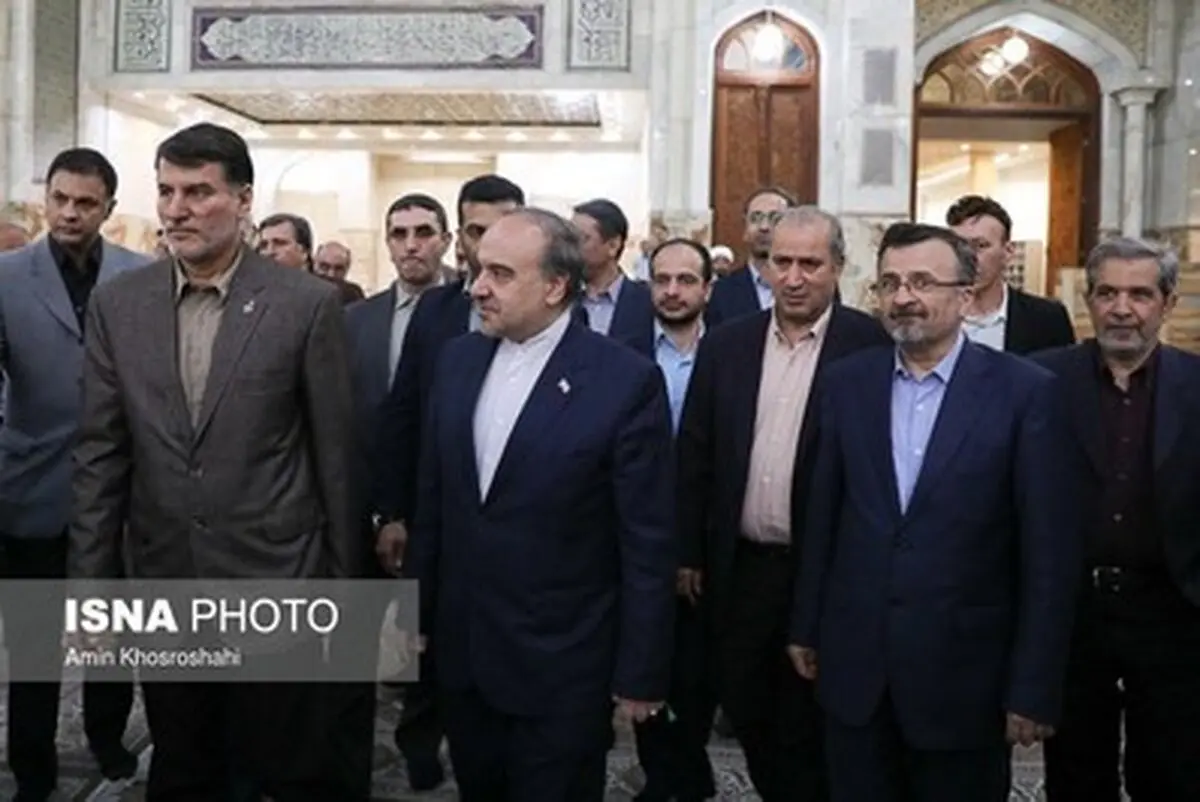 تجدید میثاق وزیر ورزش و جمعی از ورزشکاران با آرمان های امام راحل/تصاویر