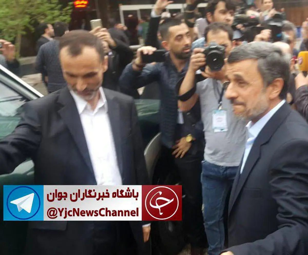لحظه ورود احمدی نژاد و بقایی به وزارت کشور/عکس