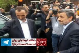 لحظه ورود احمدی نژاد و بقایی به وزارت کشور/عکس