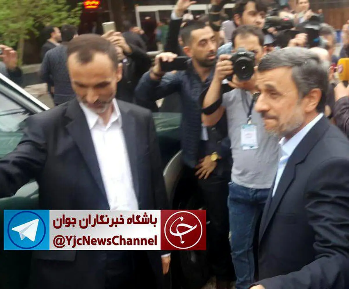 لحظه ورود احمدی نژاد و بقایی به وزارت کشور/عکس