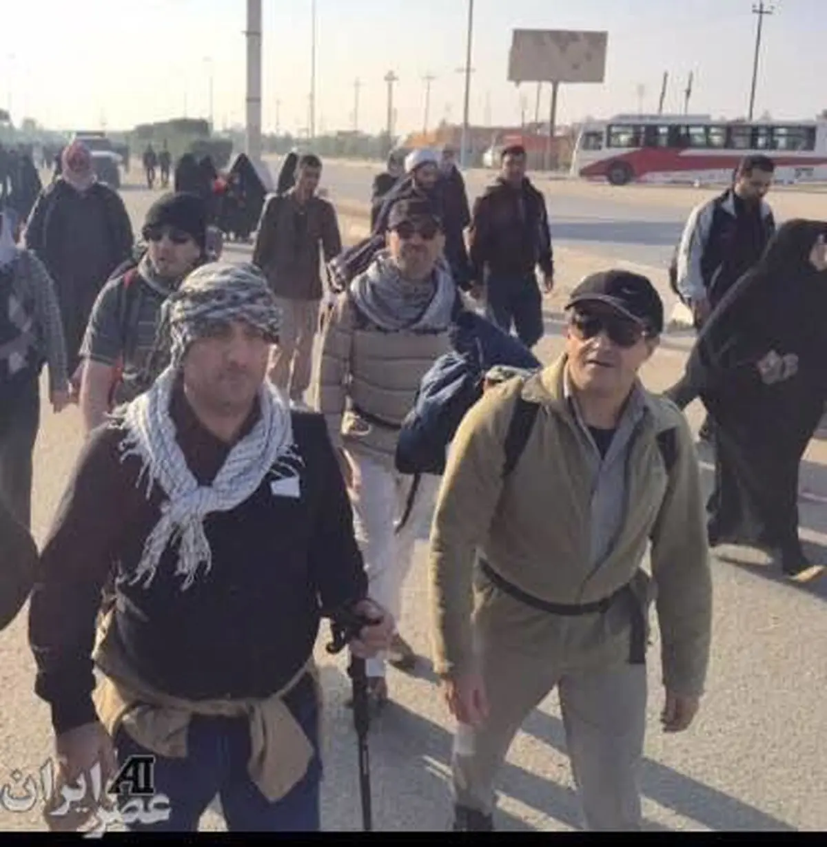 فرزند آیت الله هاشمی در راهپیمایی اربعین کربلا/ عکس