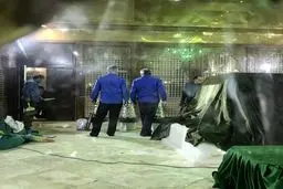 کارکنان در حال آماده کردن محل دفن آیت الله هاشمی /عکس