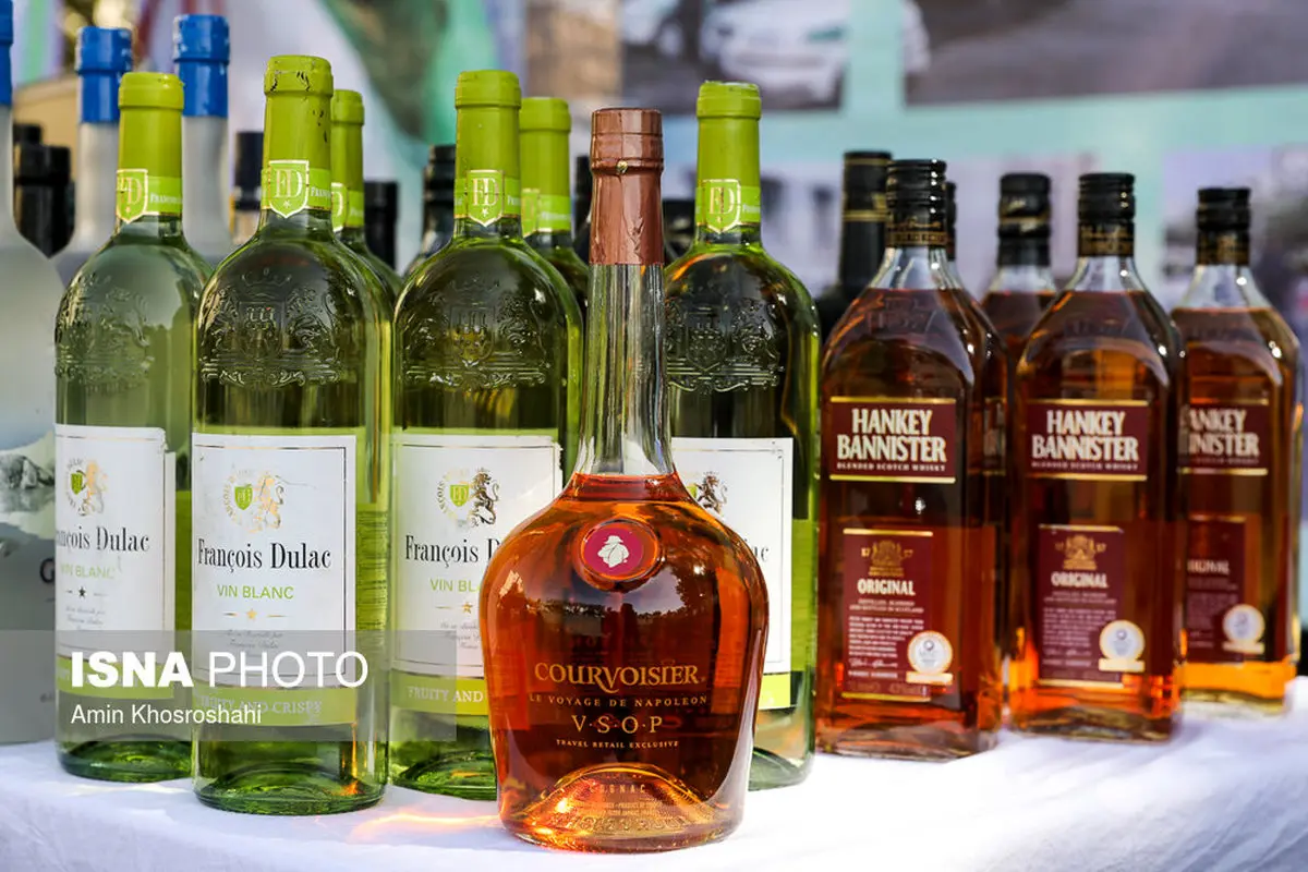 تصاویری از دستگیری اراذل و اوباش و امحای مشروبات الکلی