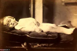 عکس یادگاری با مردگان/ تصاویر