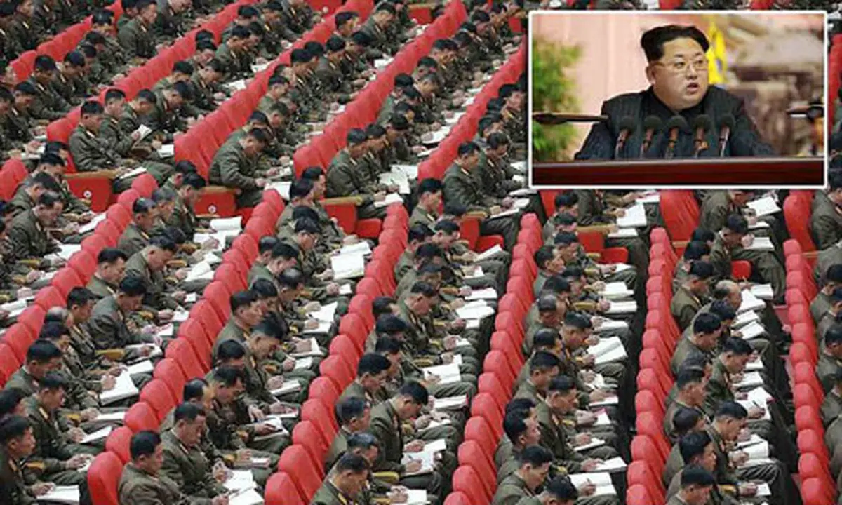 "چرت زدن" افسران در سخنرانی کیم جونگ اون +عکس