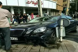تصادف شدید خودروی لوکس در قزوین/ عکس