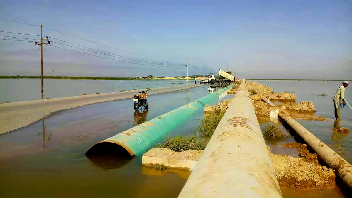 پیشروی سیلاب به جاده شادگان-دارخوین در استان خوزستان