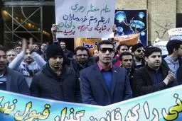 وقتی مردم به رهبر معظم انقلاب پناه میبرند/ عکس