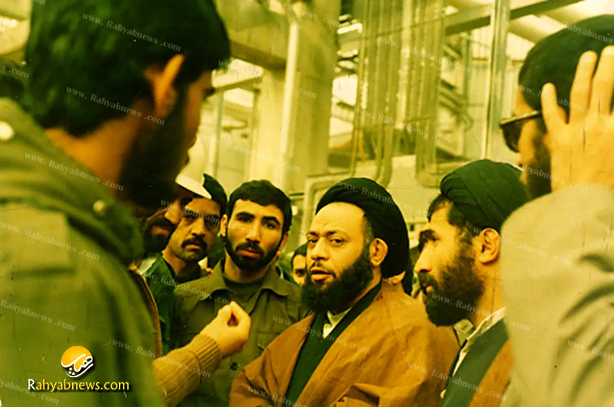 آیت الله جزایری در در جمع اعتصاب کنندگان/عکس