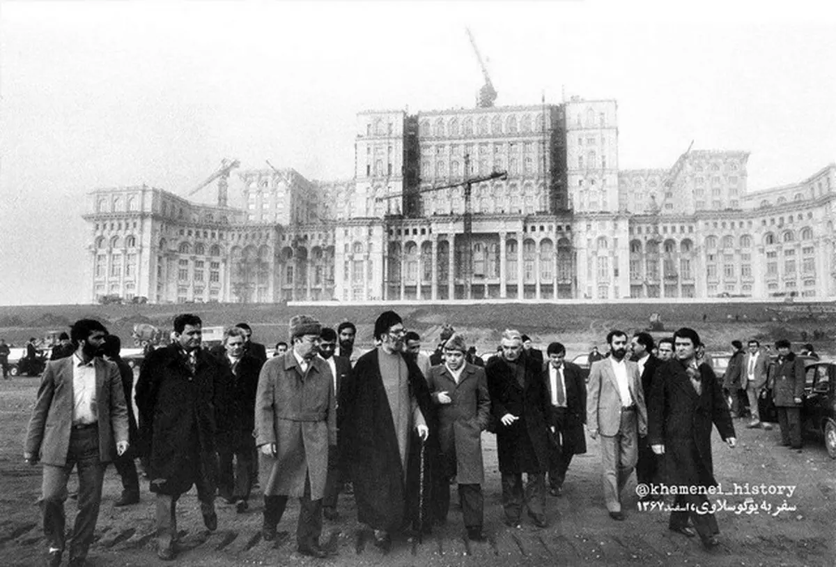 تصویری از رهبر انقلاب در سفر به یوگوسلاوی و رومانی