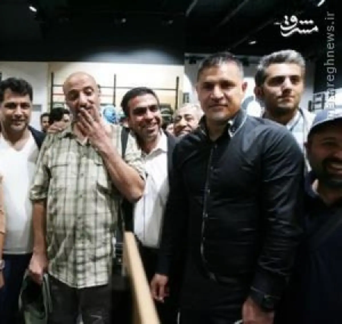 شیطنت امیر جعفری استقلالی، وقتی مهمان فروشگاه تازه علی دایی شده است