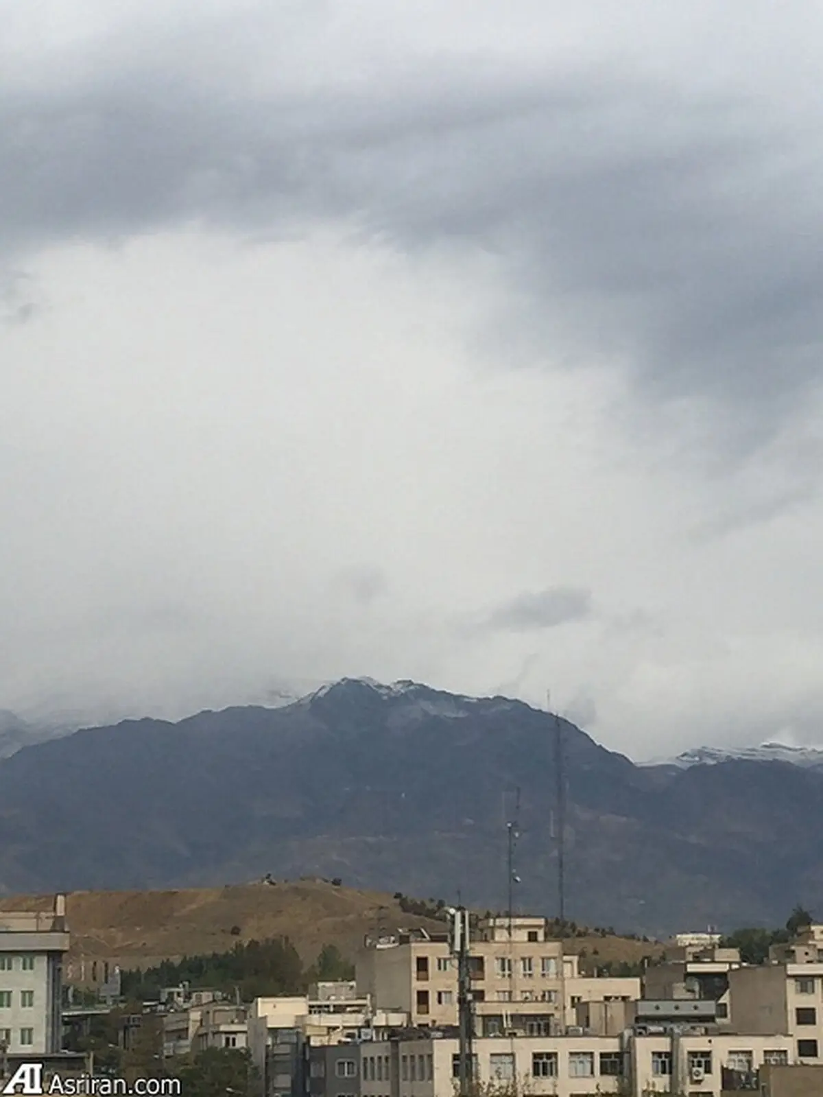 اولین برف پاییزی در تهران/عکس