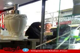 تصویری از وزیر دفاع با لباس شخصی در بازار تهران