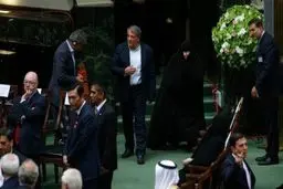 تصویری از همسر و پسر آیت‌الله هاشمی در مراسم تحلیف