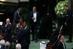 تصویری از همسر و پسر آیت‌الله هاشمی در مراسم تحلیف