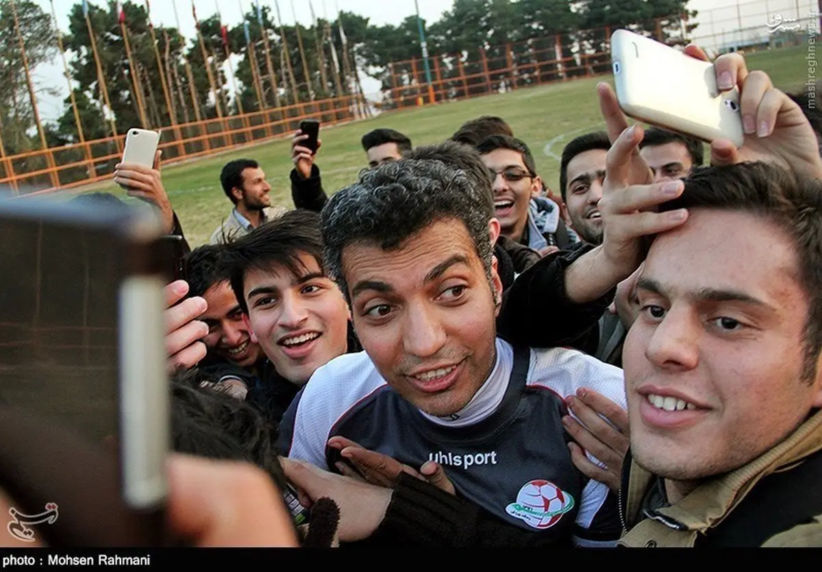 سلفی زورکی با فردوسی‌پور/ عکس