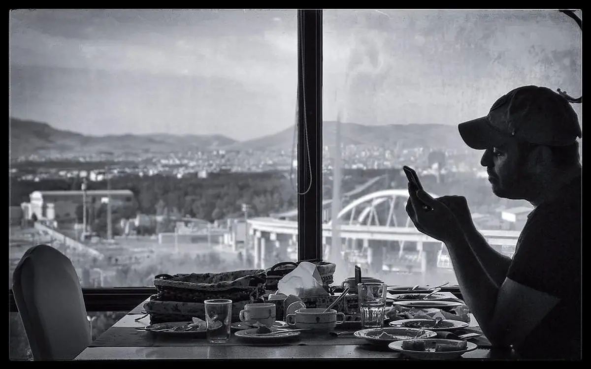 عکسی خاص از برنده سیمرغ بهترین کارگردانی جشنواره فجر