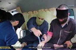 داعش دست 4 جوان عراقی را قطع کرد/تصاویر